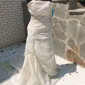 Pronovias Ivory Lace Wedding Gown